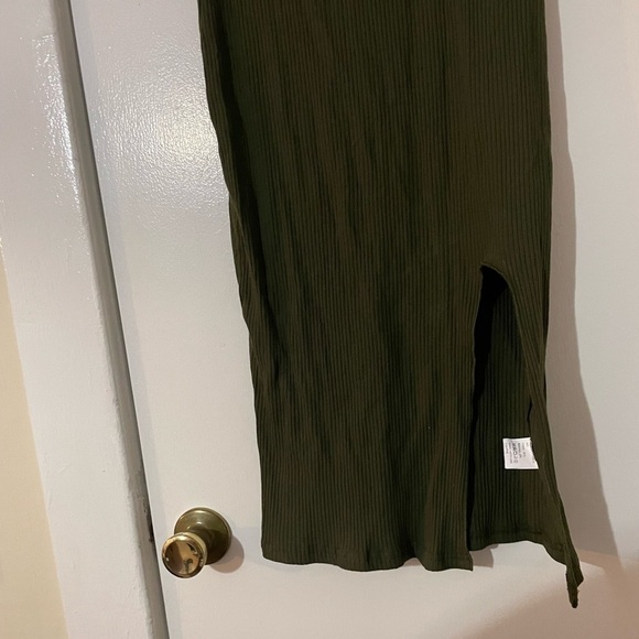 Green Bodycon midi knit dress with a slit size Medium - Picture 11 of 13